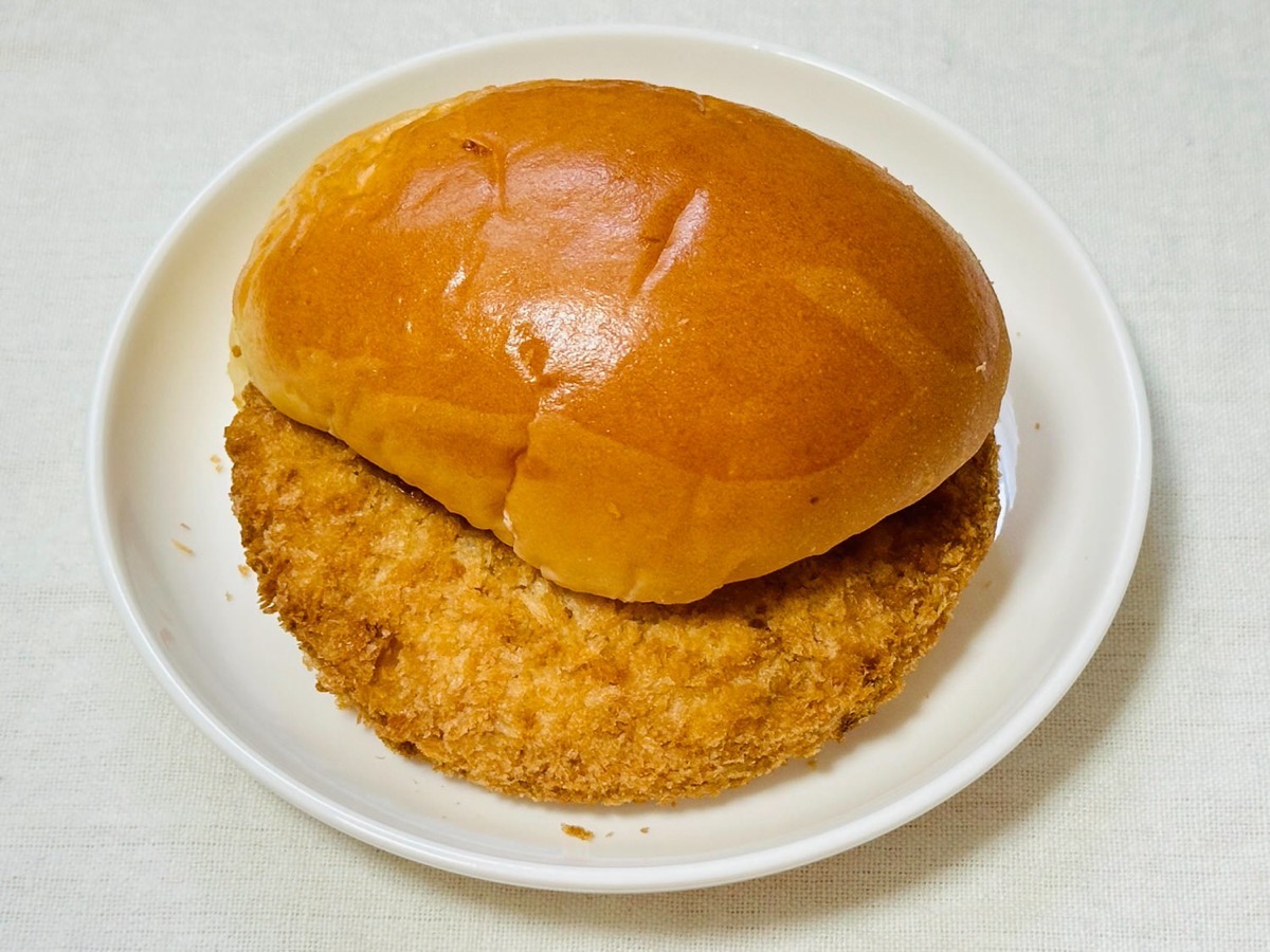 lawson-crocket-pan-011.jpg ローソン 盛りすぎ!牛肉入りコロッケパン 011.