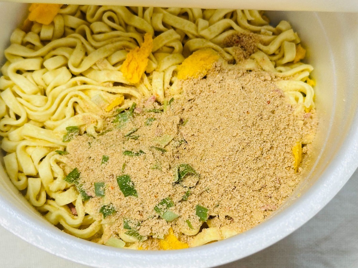 ローソン 麺大盛り 沖縄風そば 008.