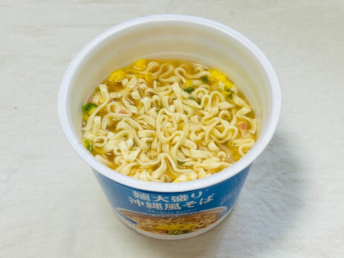 ローソン 麺大盛り 沖縄風そば 015.