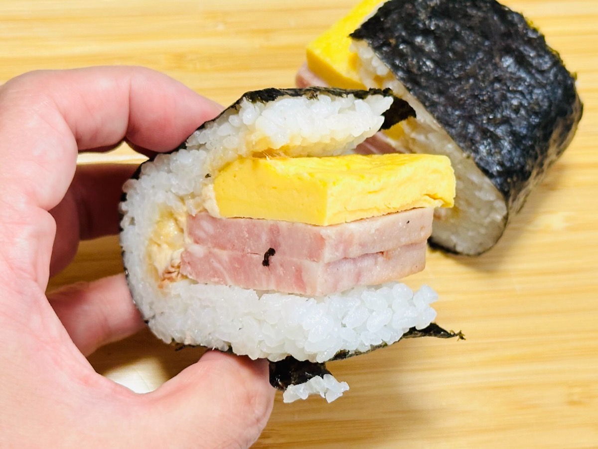ローソン 盛りすぎ！具！おにぎり ポーク玉子 021.