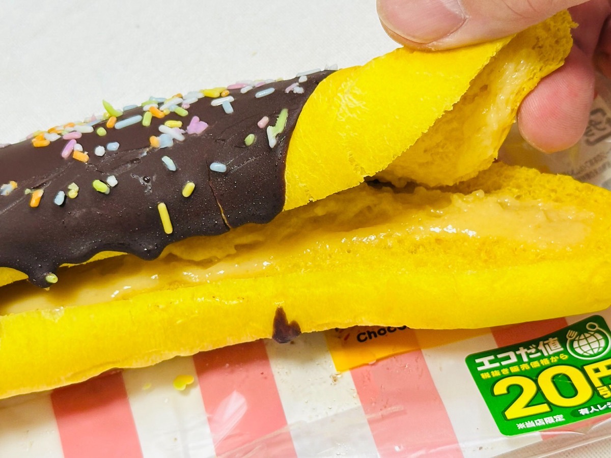 711-choco-banana-015.jpg セブンイレブン チョコバナナロール 015.