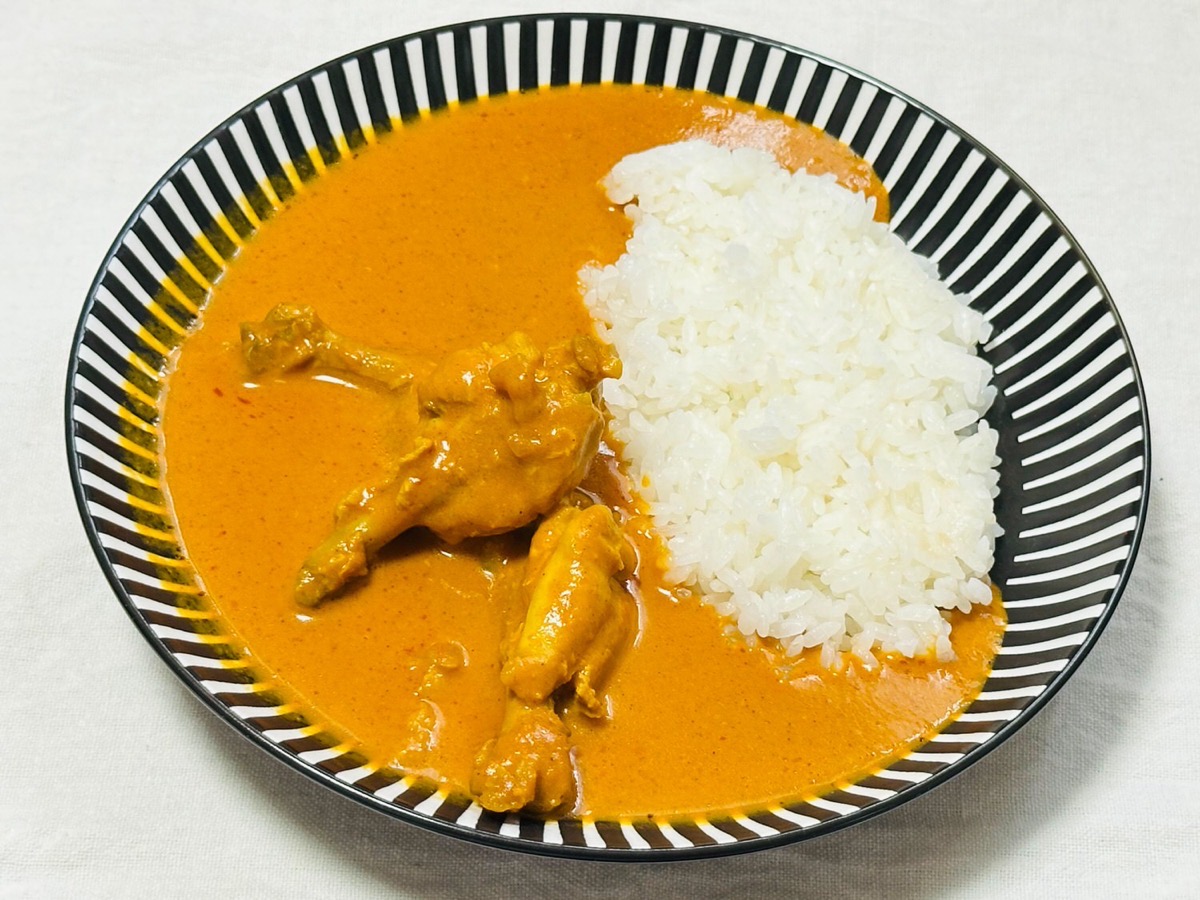 711-colden-butter-chicken-curry-013.jpg セブンイレブン 骨付き肉3本入 金のバターチキンカレー 013.