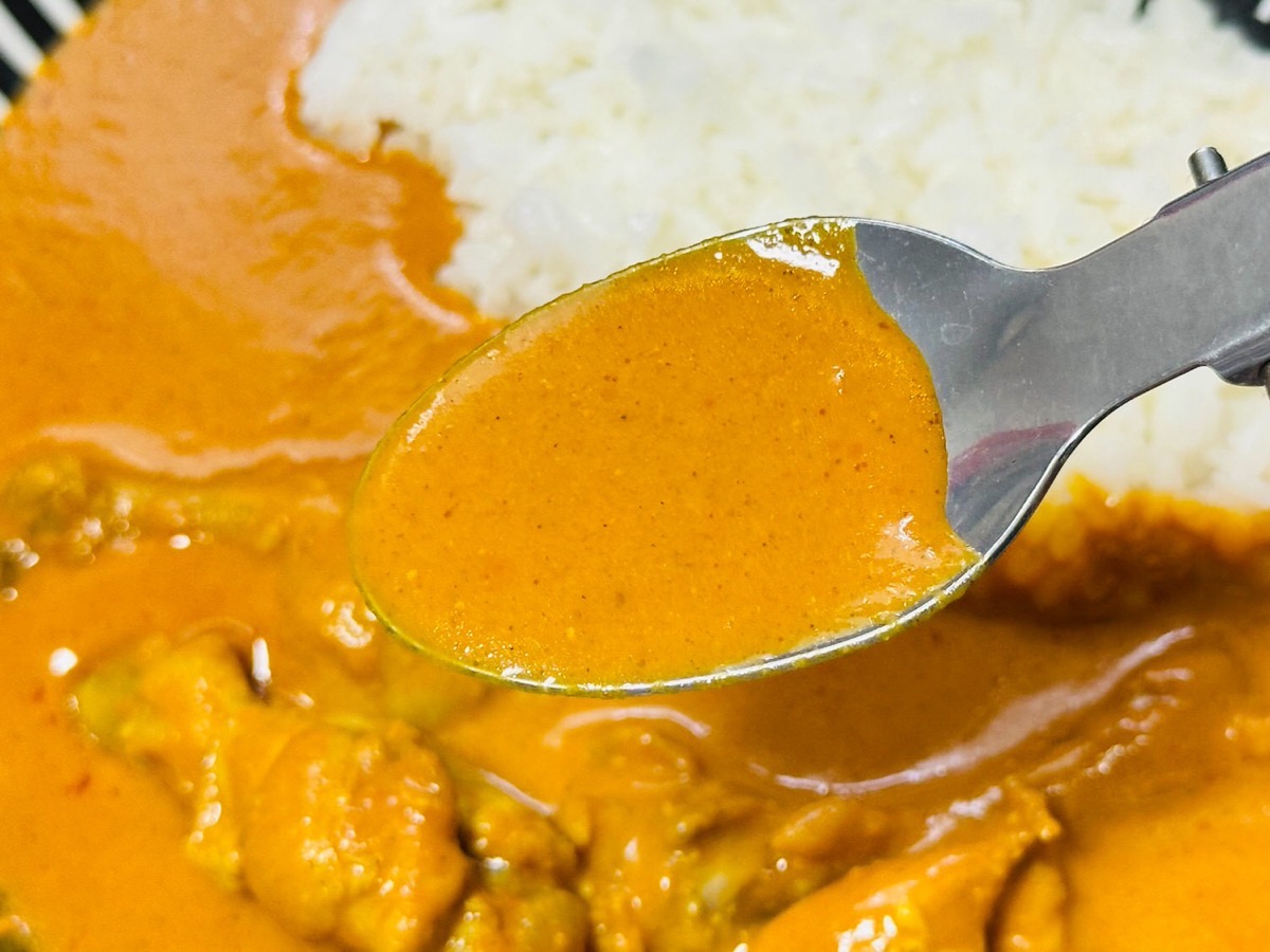 711-colden-butter-chicken-curry-022.jpg セブンイレブン 骨付き肉3本入 金のバターチキンカレー 022.