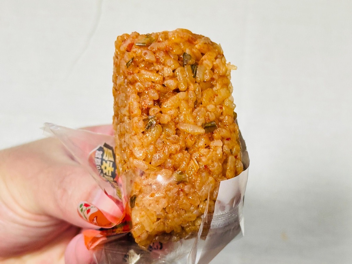 セブンイレブン ビリビリ痺辛 麻辣肉みそおむすび 012.