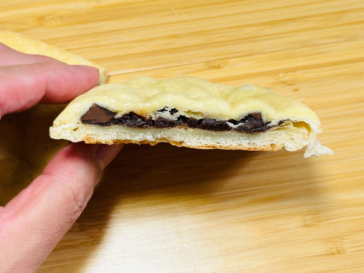 ファミマ ゴロゴロチョコのクッキーデニッシュ 012.