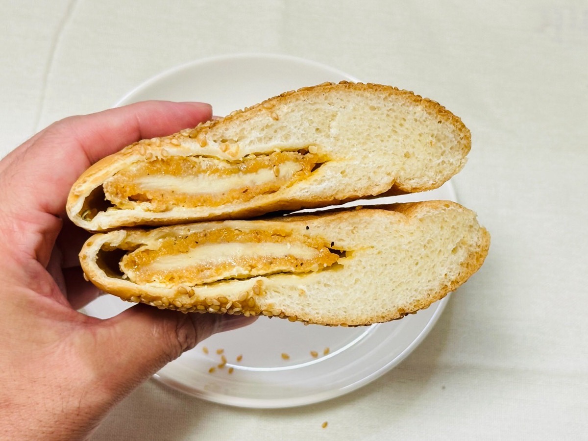 ローソン レモンタルタルチキンパン 010.