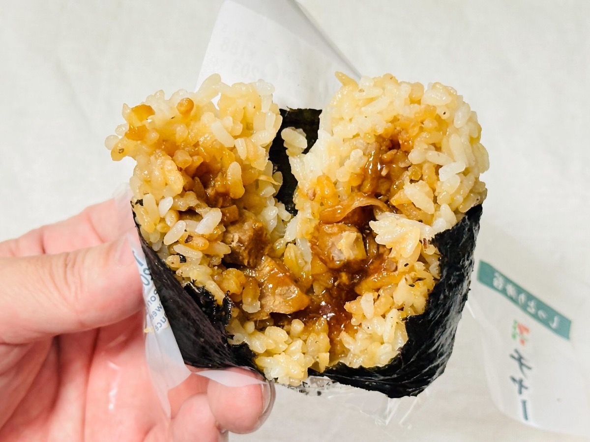 セブンイレブン 直巻おむすび チャーシュー 011.
