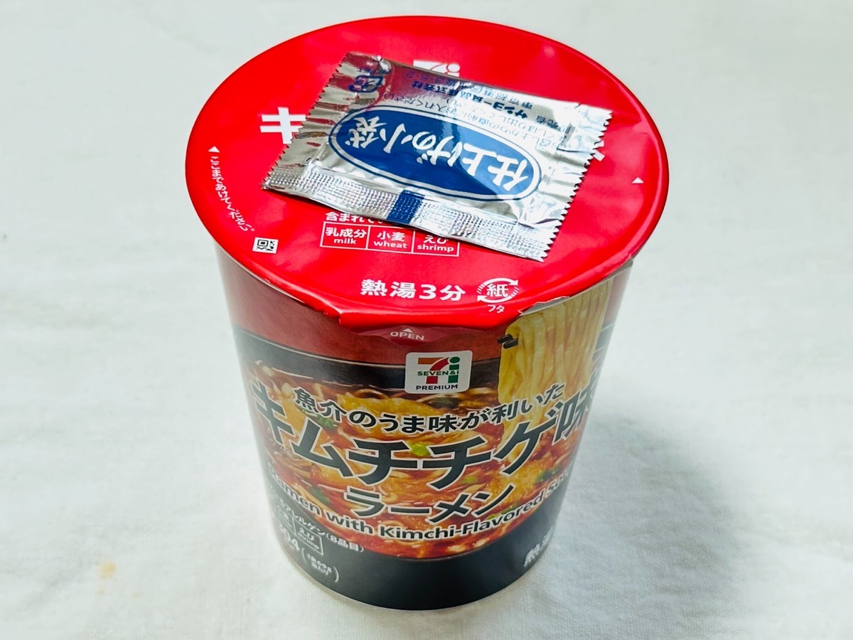 711-kimuchi-chige-004.jpg セブンイレブン キムチチゲ味ラーメン 004.