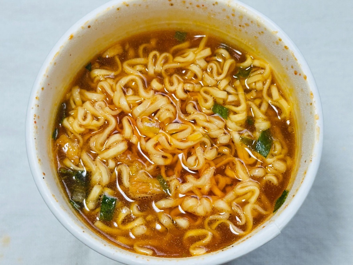 711-kimuchi-chige-012.jpg セブンイレブン キムチチゲ味ラーメン 012.
