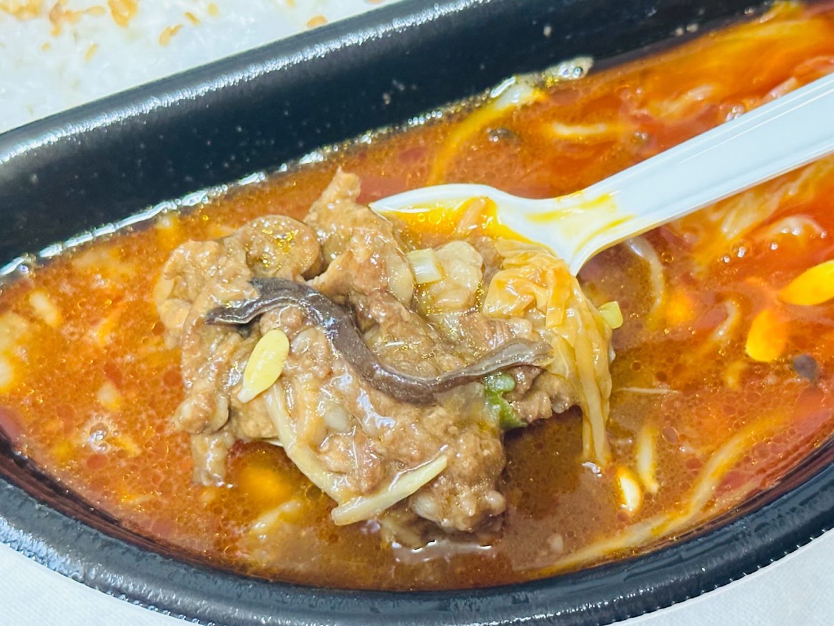 セブンイレブン 水煮牛肉 牛肉の四川風唐辛子煮込み 016.