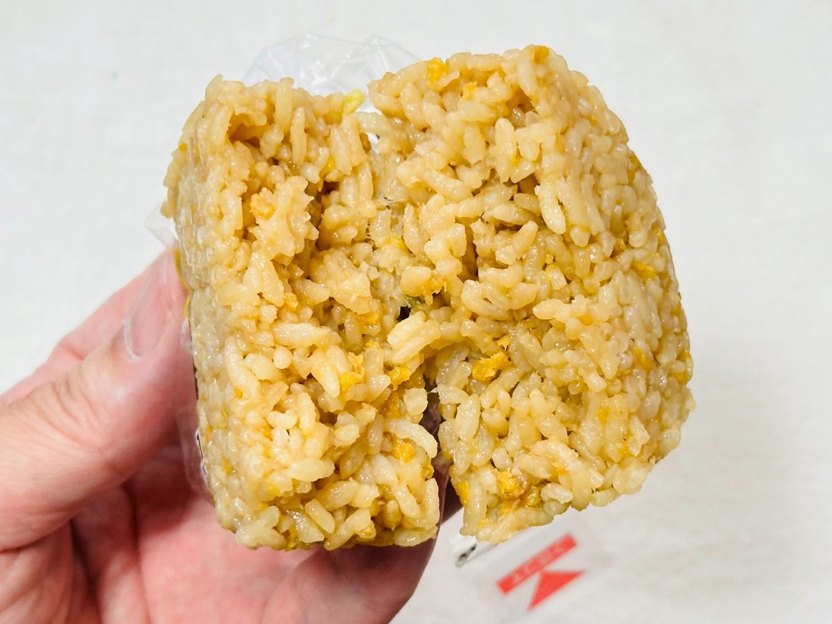 711-ninniku-chahan-019.jpg セブンイレブン にんにくチャーハンおむすび 019.