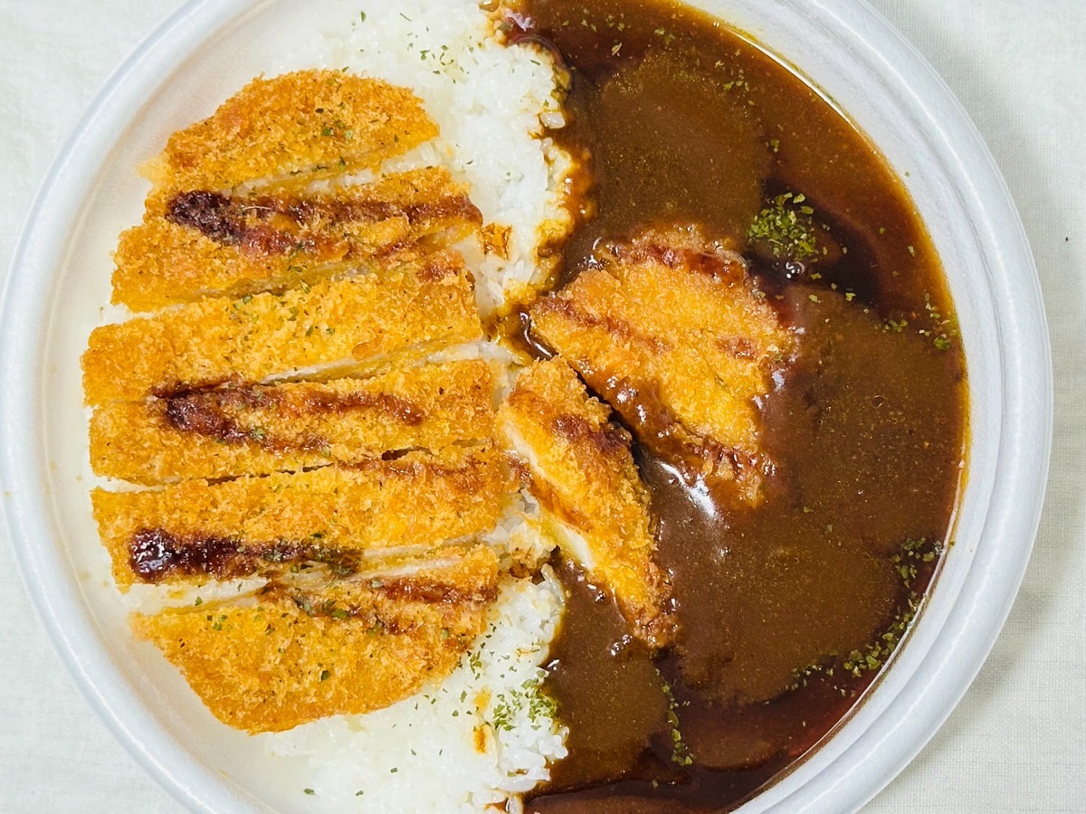 ファミマ ざっくり40%増量作戦 増量 スパイス香る！ロースかつカレー 009.