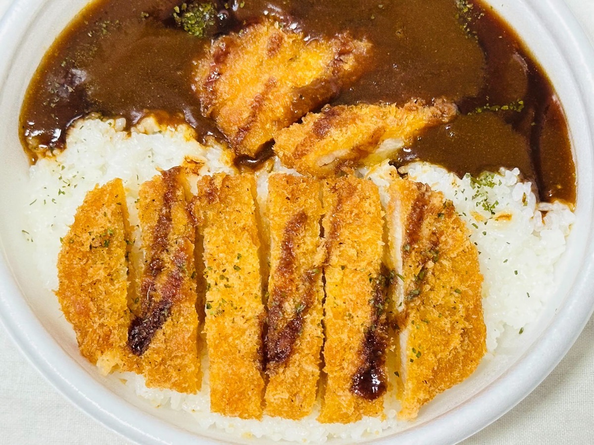ファミマ ざっくり40%増量作戦 増量 スパイス香る！ロースかつカレー 012.