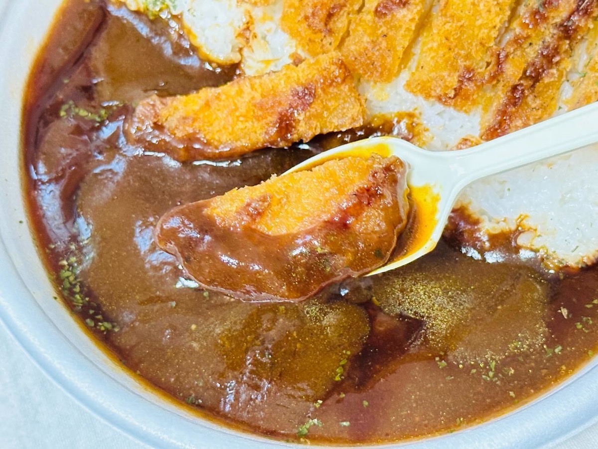 ファミマ ざっくり40%増量作戦 増量 スパイス香る！ロースかつカレー 017.