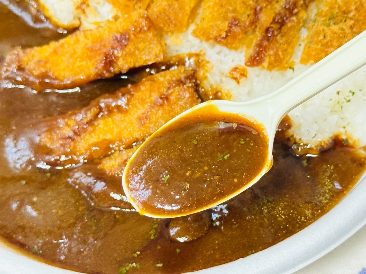 ファミマ ざっくり40%増量作戦 増量 スパイス香る！ロースかつカレー 018.