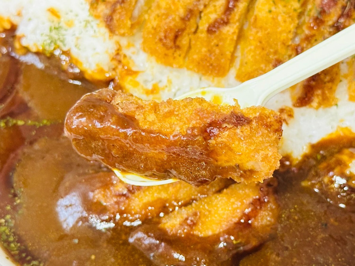 ファミマ ざっくり40%増量作戦 増量 スパイス香る！ロースかつカレー 024.