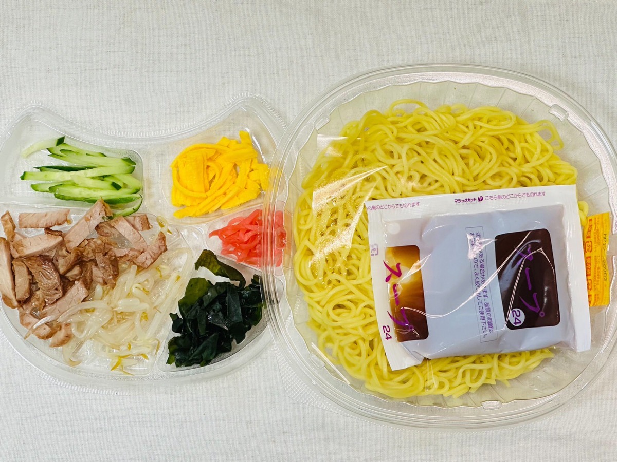 定番！特製醤油だれ 6種具材の冷し中華 009.