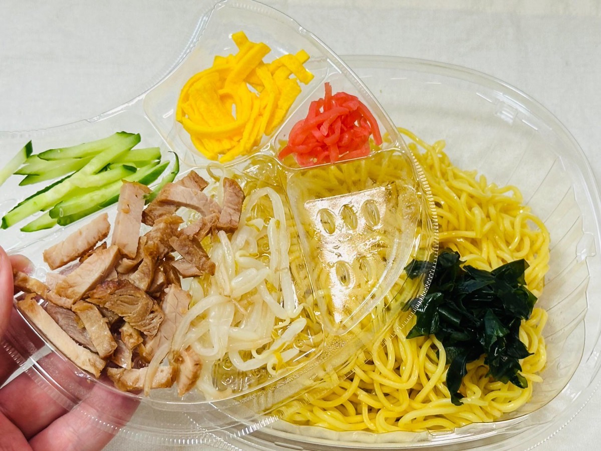 定番！特製醤油だれ 6種具材の冷し中華 014.