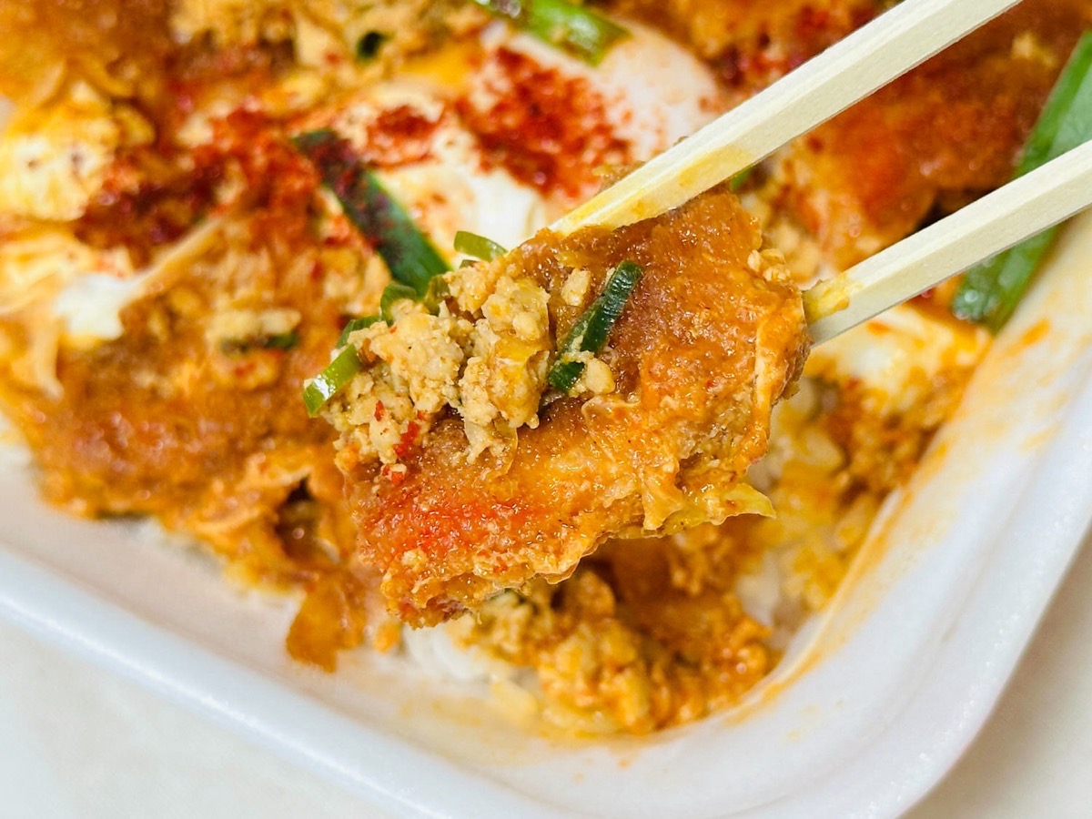 かつや 赤辛カツ丼 009.