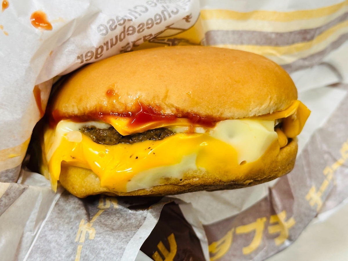 マクドナルド チーズチーズダブルチーズバーガー 008.