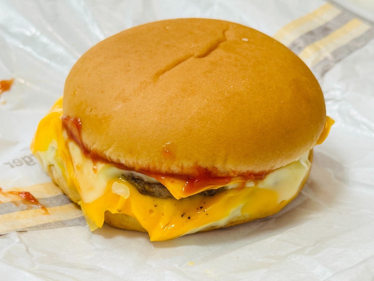 マクドナルド チーズチーズダブルチーズバーガー 011.
