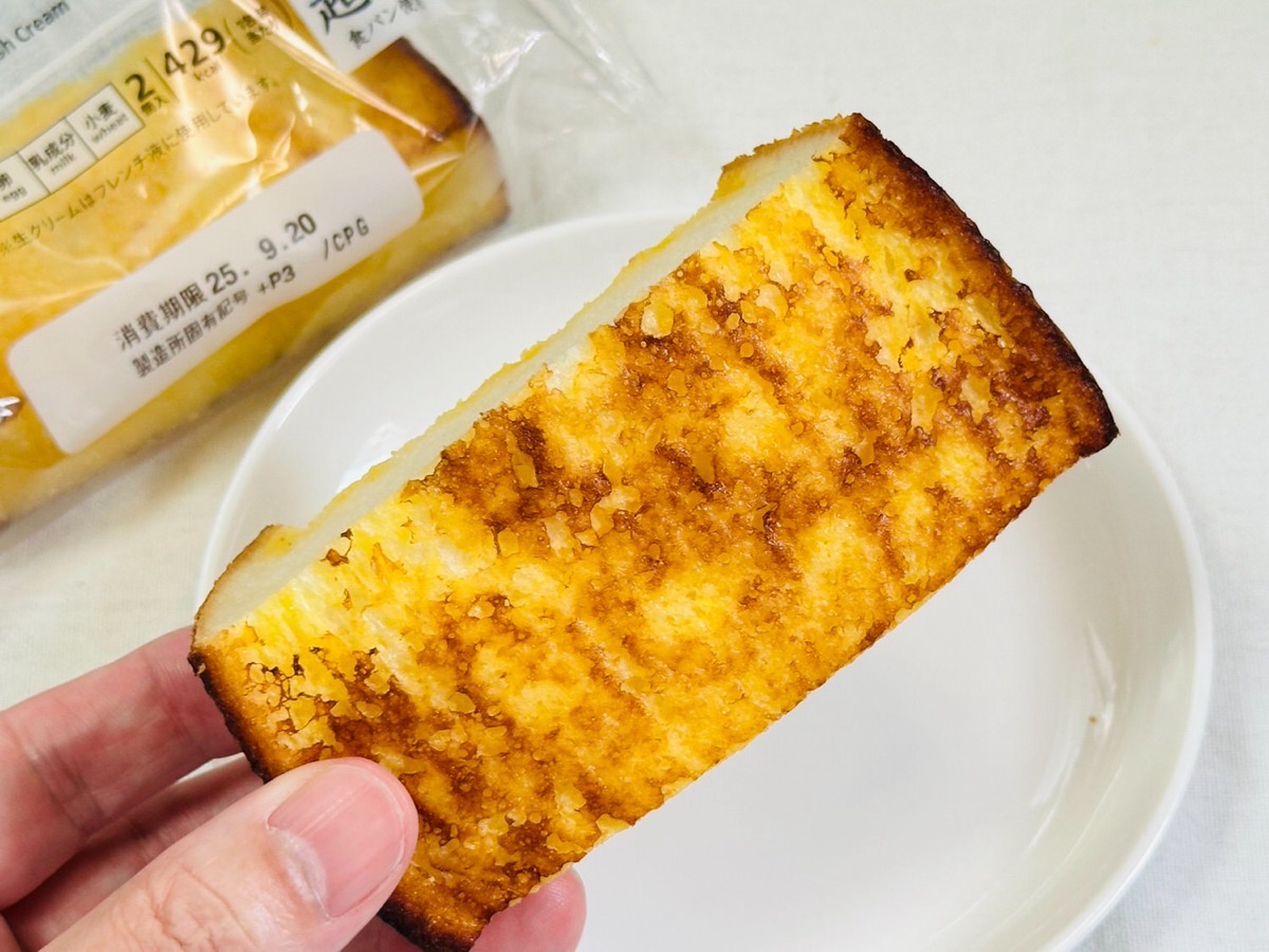 セブンイレブン 生クリームを使った厚切りフレンチトースト 012.