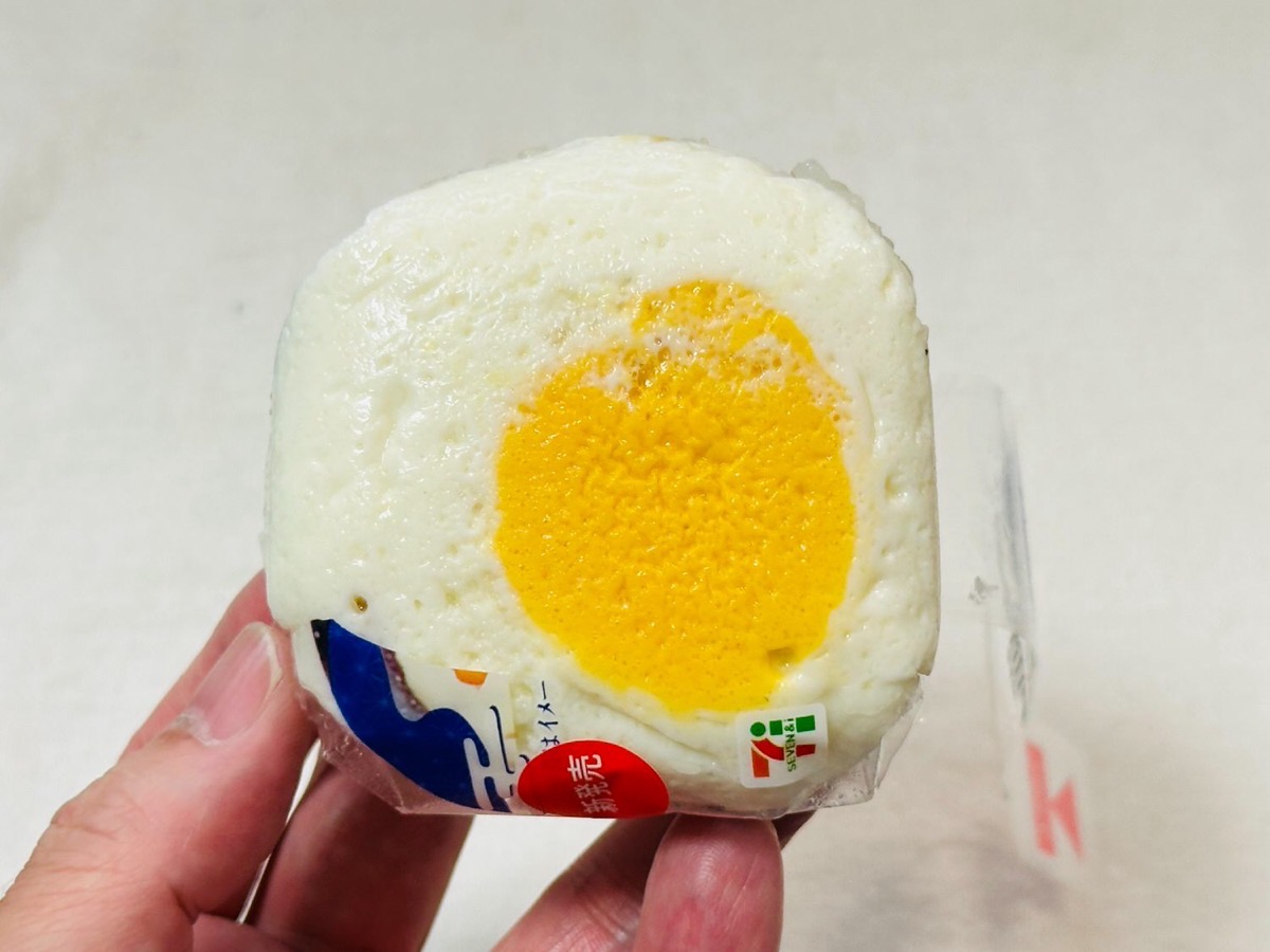 セブンイレブン お月見ベーコンエッグおむすび 010.