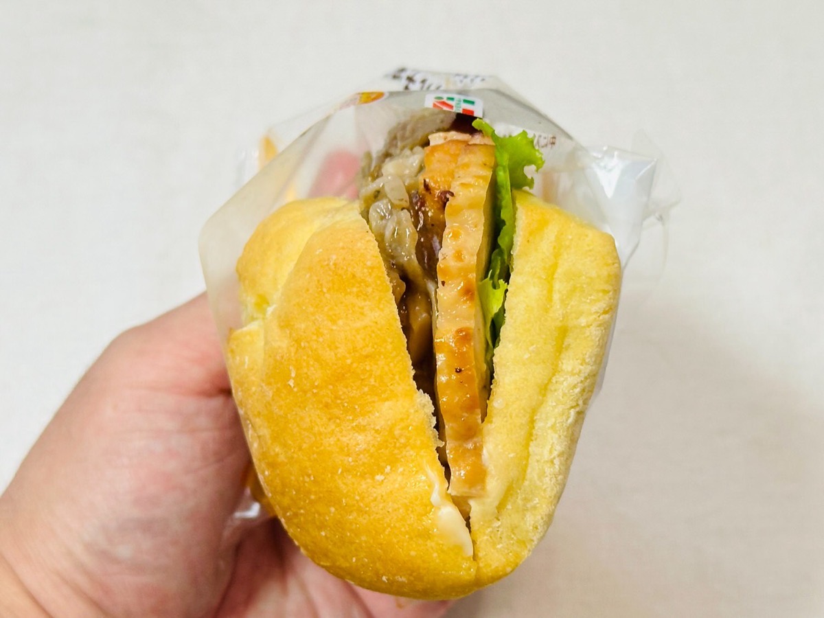セブンイレブン チャバタ 2種きのことグリルチキン 008.