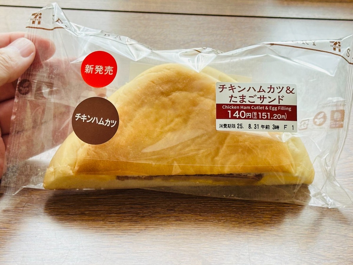 711-hamukatsu-tamago-000.jpg セブンイレブン チキンハムカツ&たまごサンド 000.