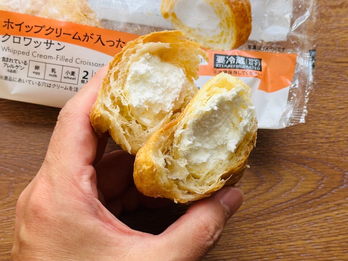 ホイップクリームが入ったクロワッサン 009.