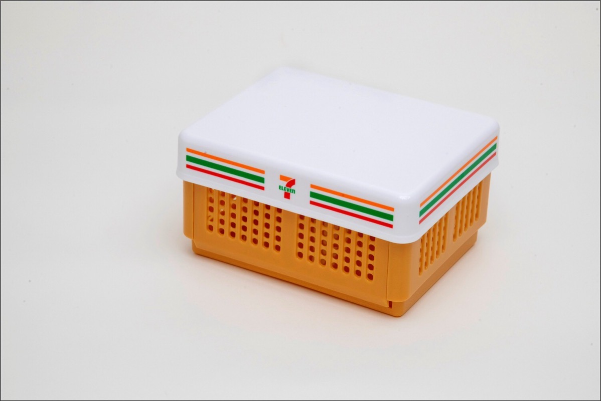 711 lunchbox book 001.