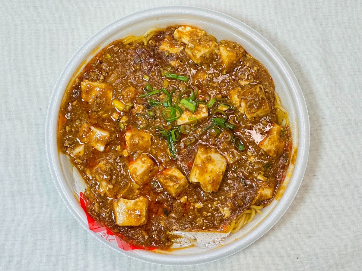 セブンイレブン シビれる辛さの麻婆豆腐焼そば 014.