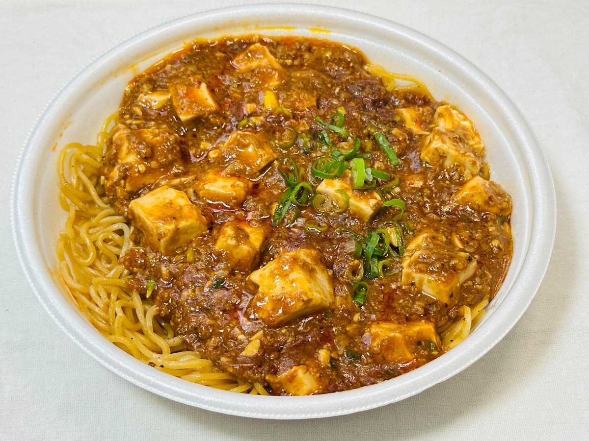 セブンイレブン シビれる辛さの麻婆豆腐焼そば 022.