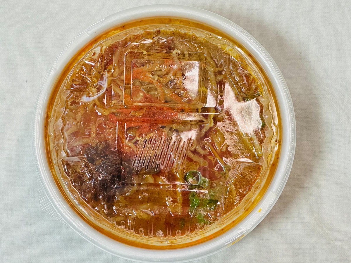 セブンイレブン 唐辛子にまみれる鬼辛担々麺 010.