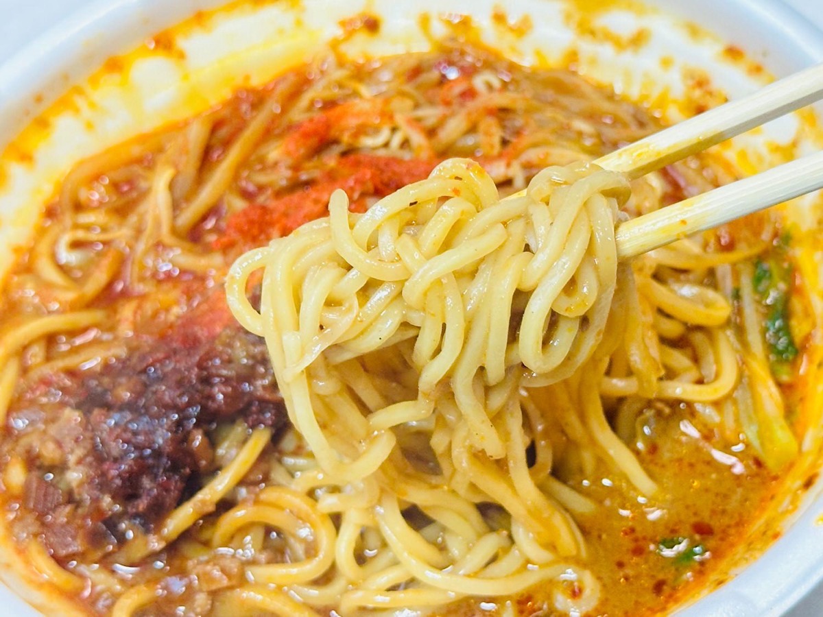 セブンイレブン 唐辛子にまみれる鬼辛担々麺 019.