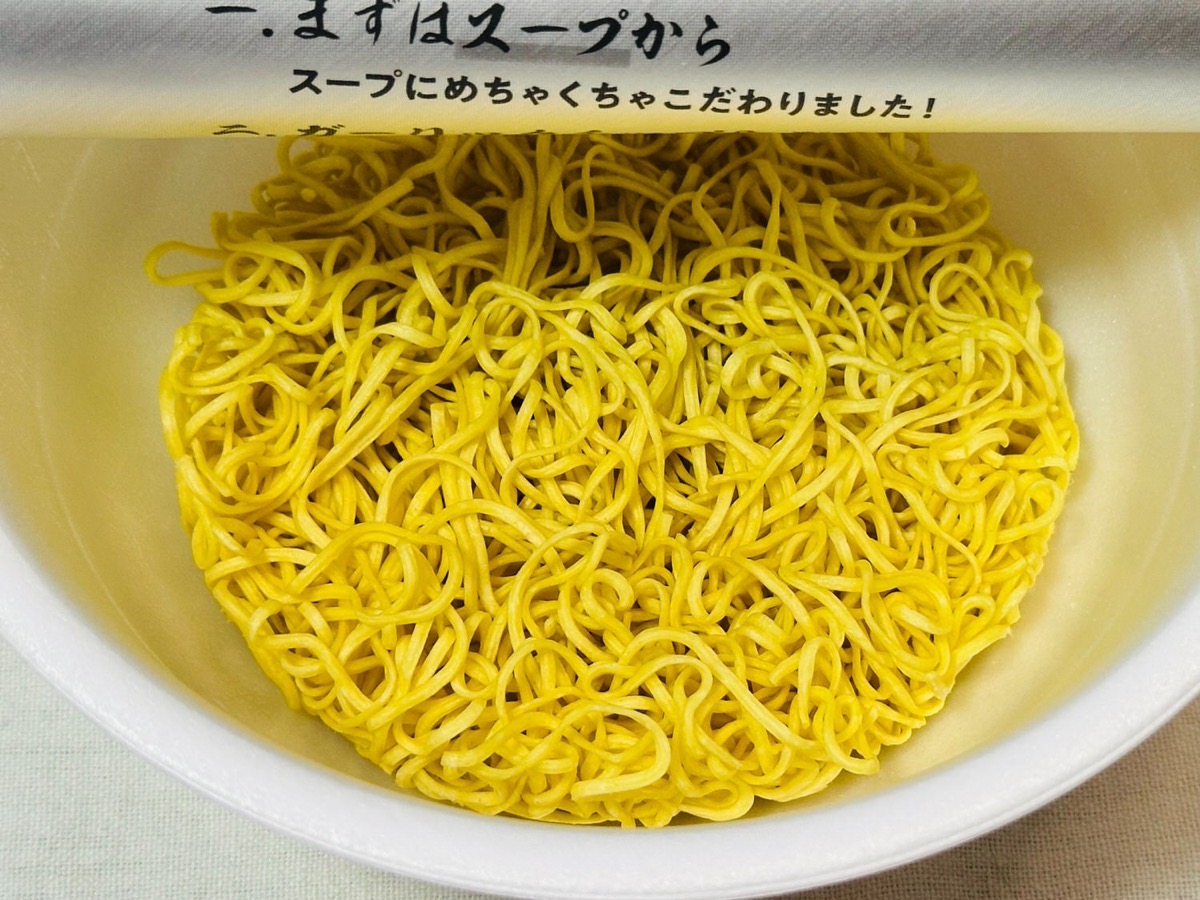 ファミマ ふくちゃんラーメン監修 豚骨ラーメン 007.