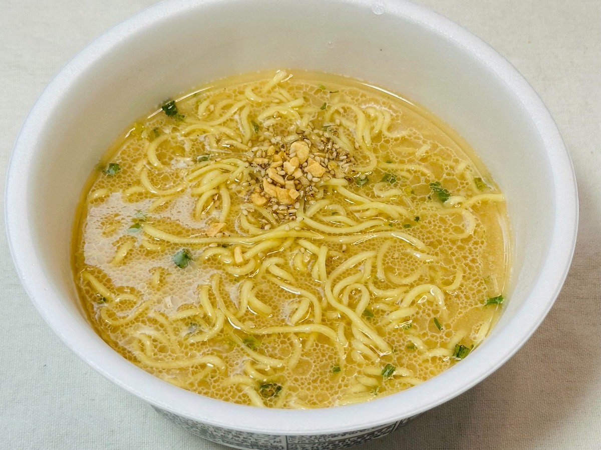 ファミマ ふくちゃんラーメン監修 豚骨ラーメン 016.