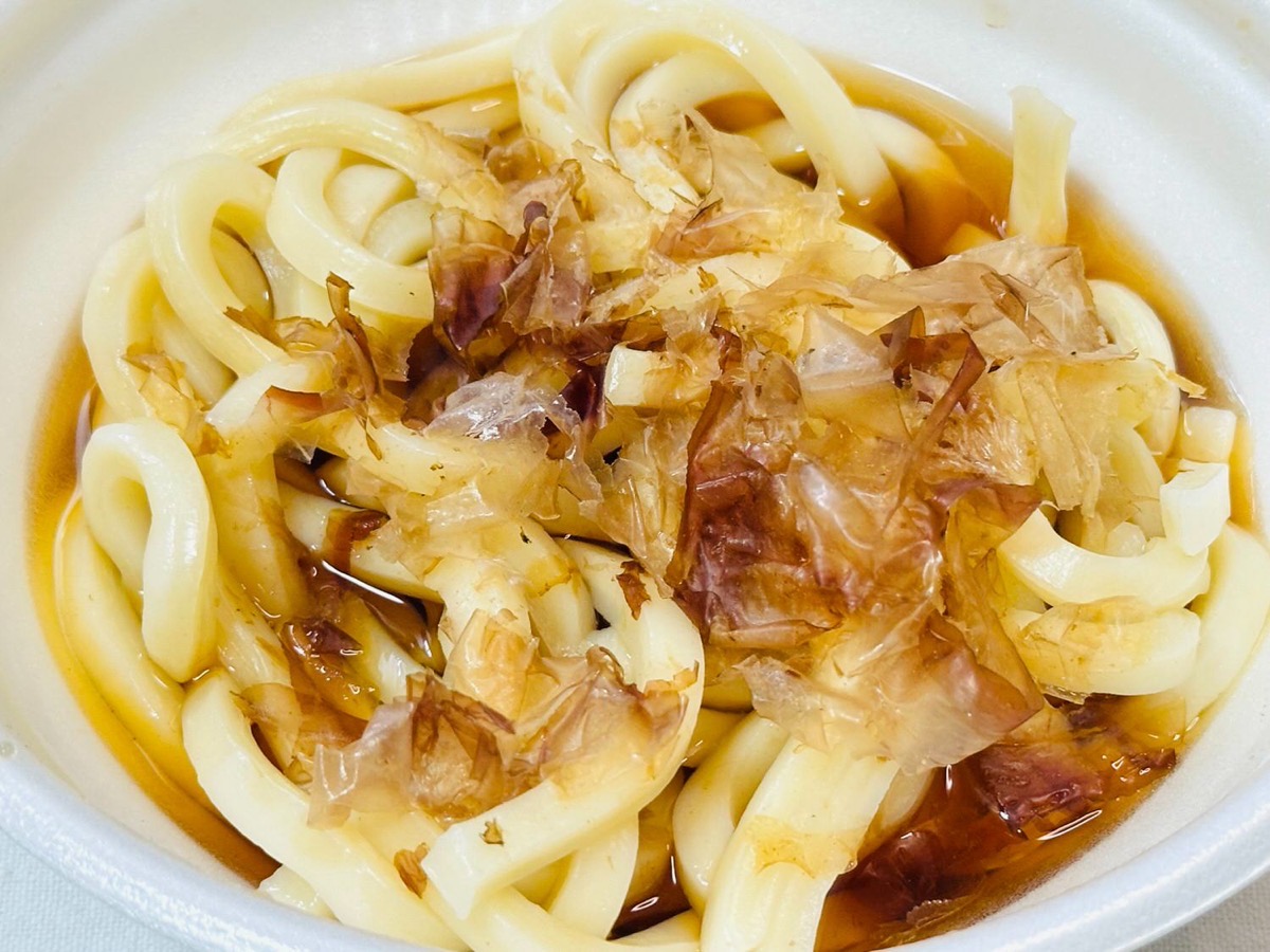 ファミマ 太麺！鰹節だけうどん 015.