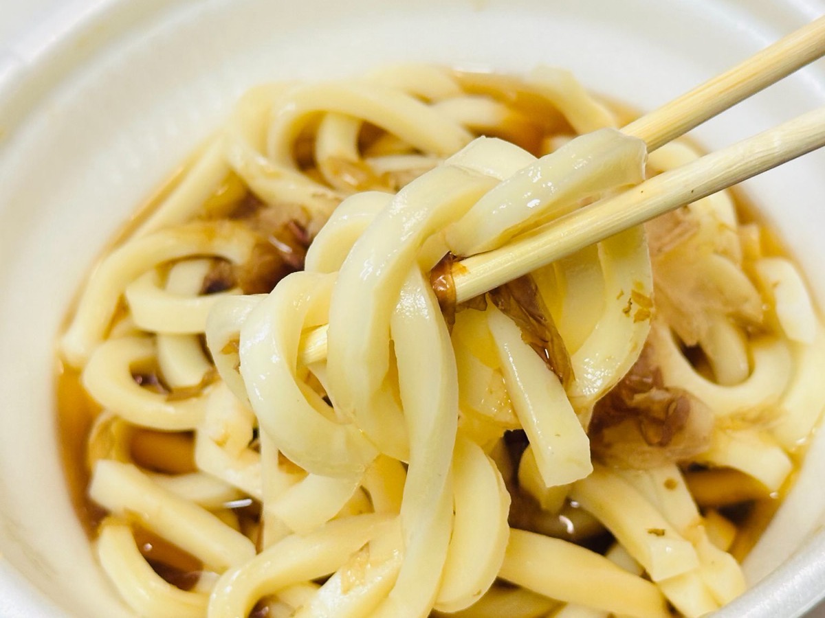 ファミマ 太麺！鰹節だけうどん 017.