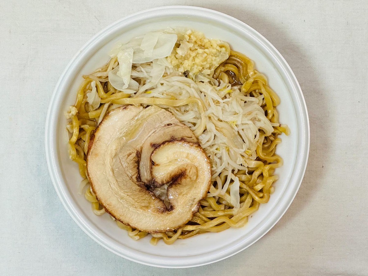 ローソン 満腹濃厚豚ラーメン 011.