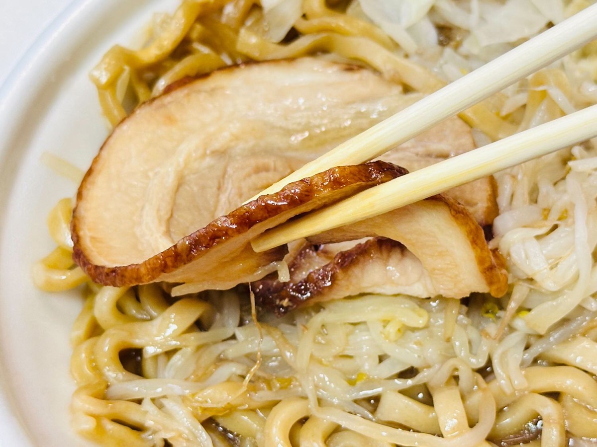 ローソン 満腹濃厚豚ラーメン 023.