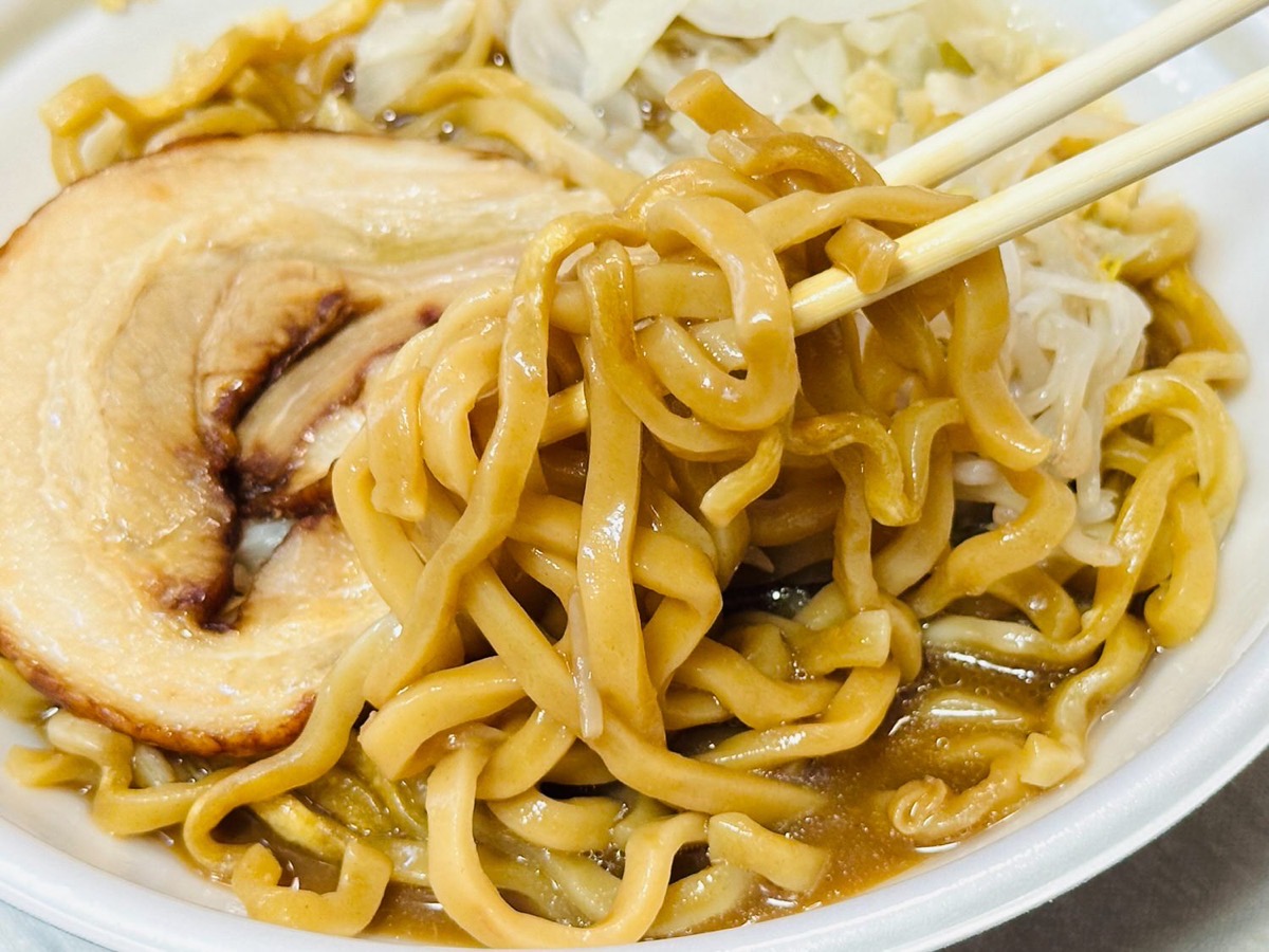 ローソン 満腹濃厚豚ラーメン 025.