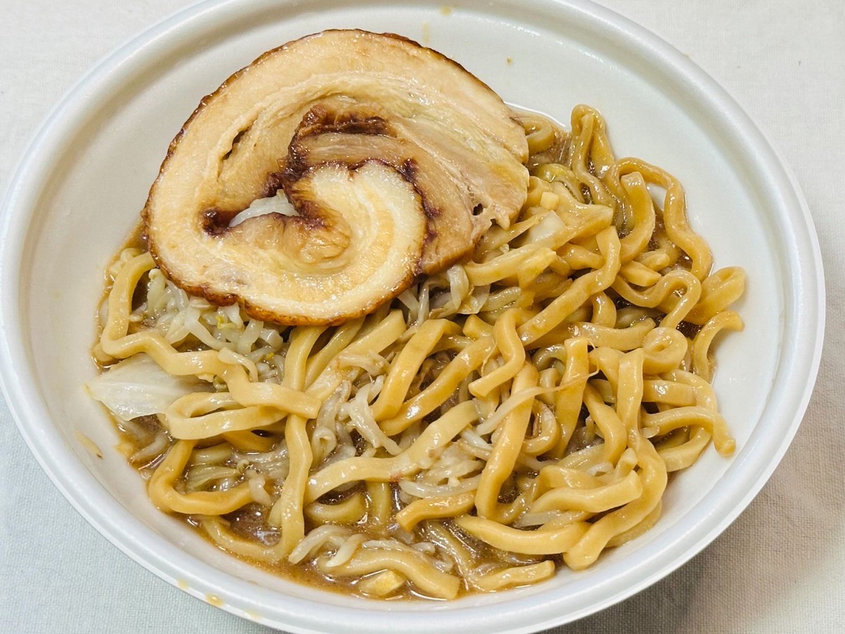 ローソン 満腹濃厚豚ラーメン 033.
