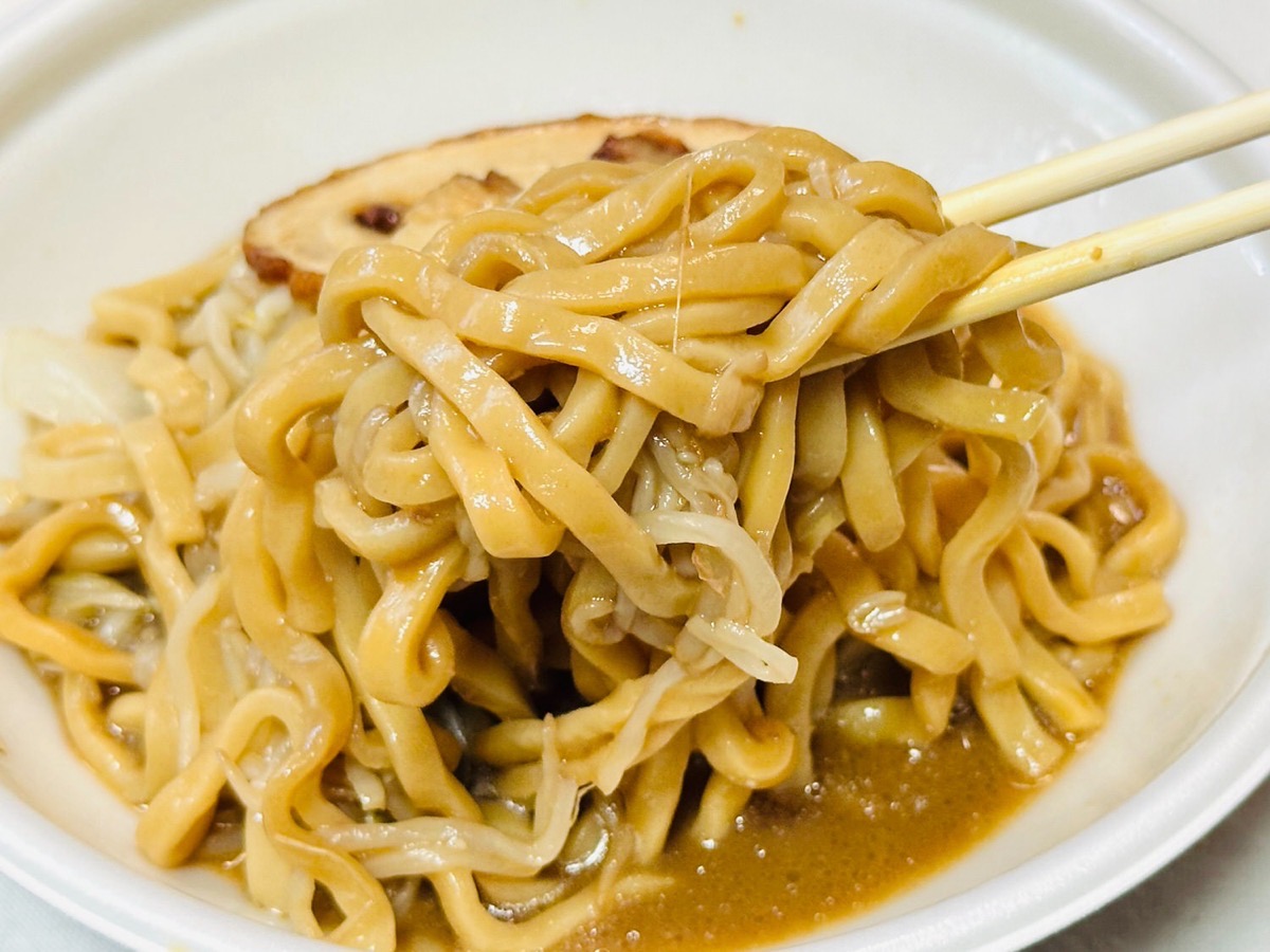 ローソン 満腹濃厚豚ラーメン 035.