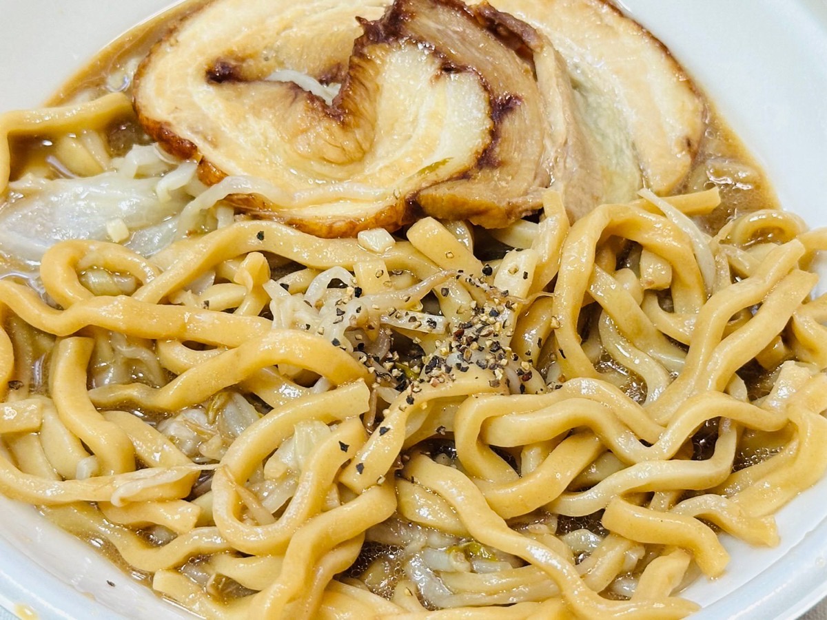 ローソン 満腹濃厚豚ラーメン 039.
