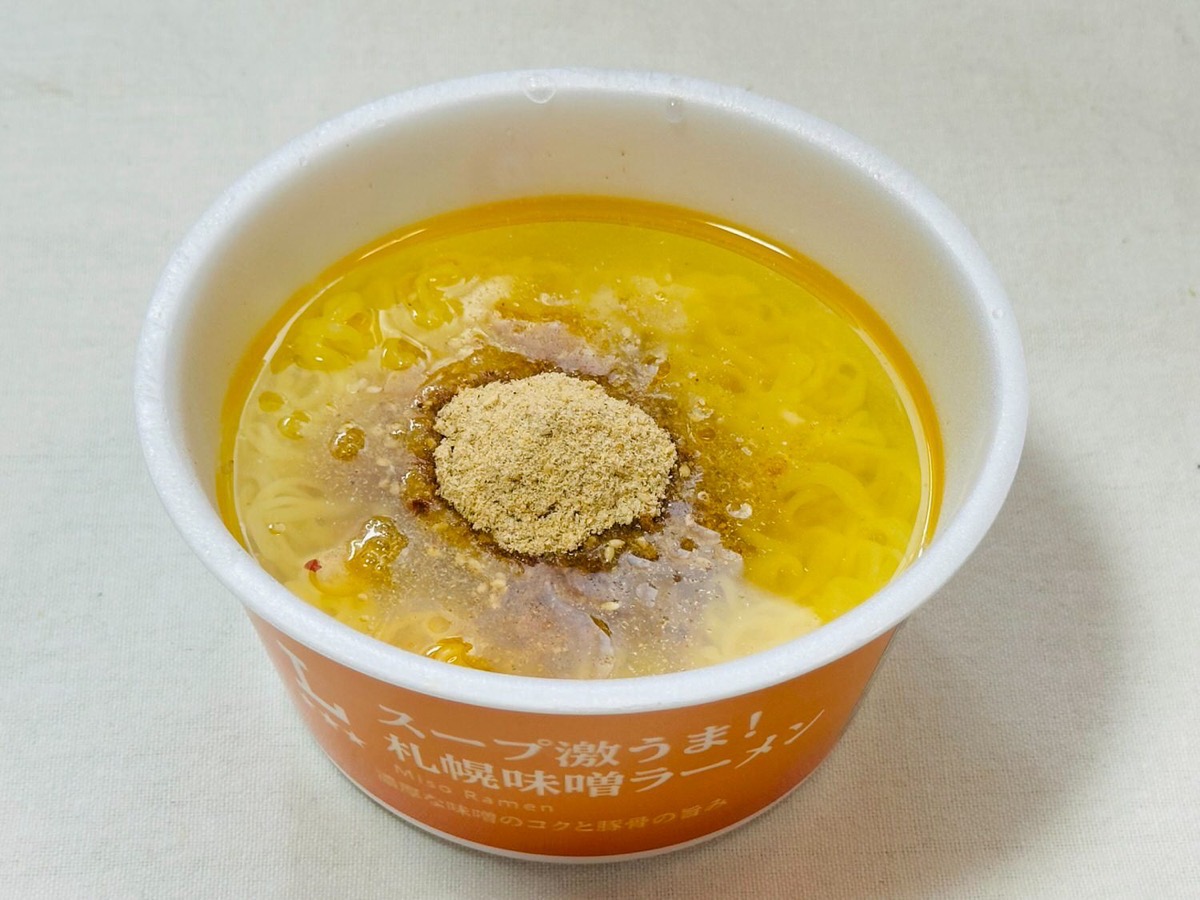 ローソン スープ激うま！札幌味噌ラーメン 017.