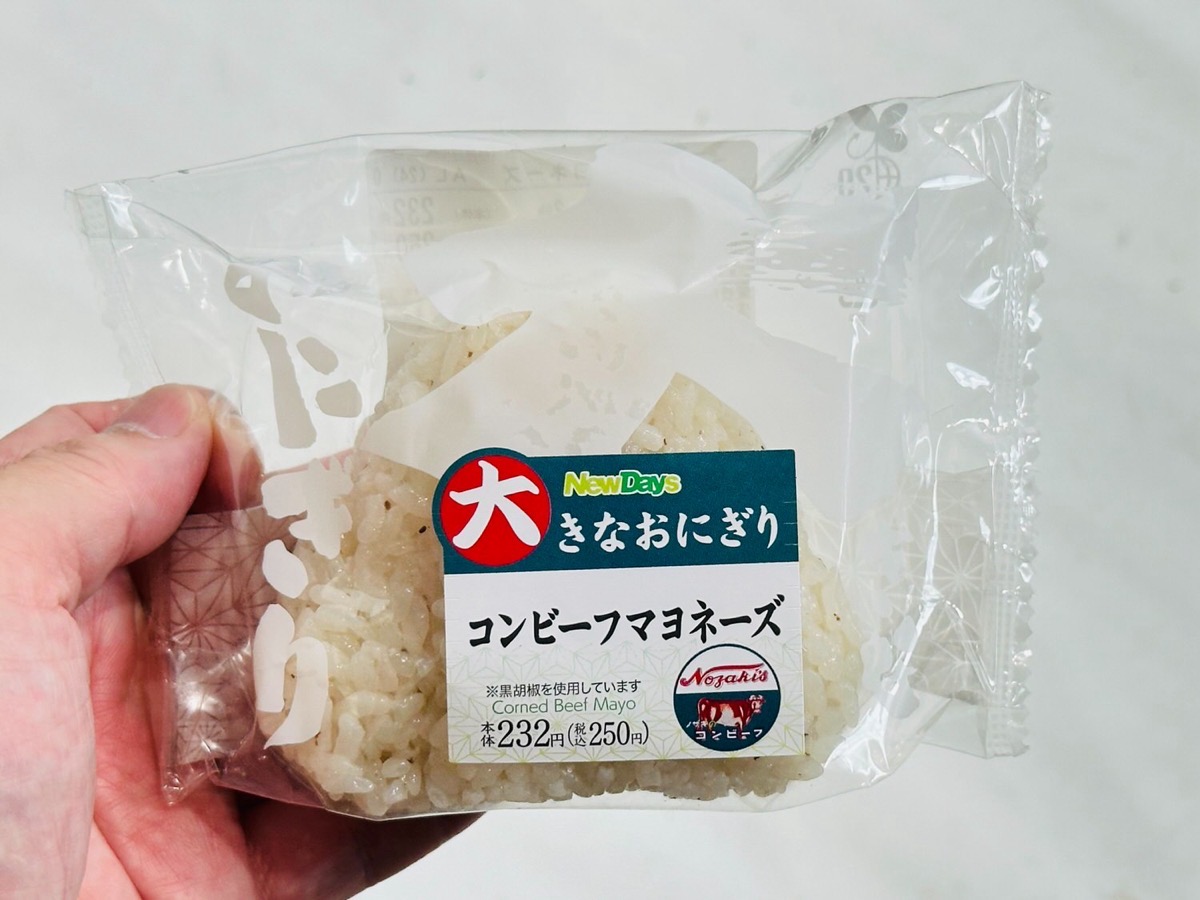 ニューデイズ 大きなおにぎり コンビーフマヨネーズ 001.