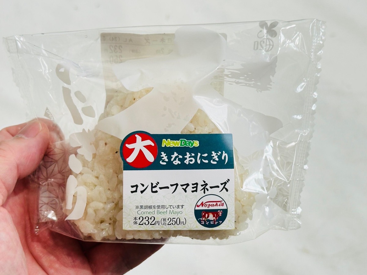 ニューデイズ 大きなおにぎり コンビーフマヨネーズ 004.
