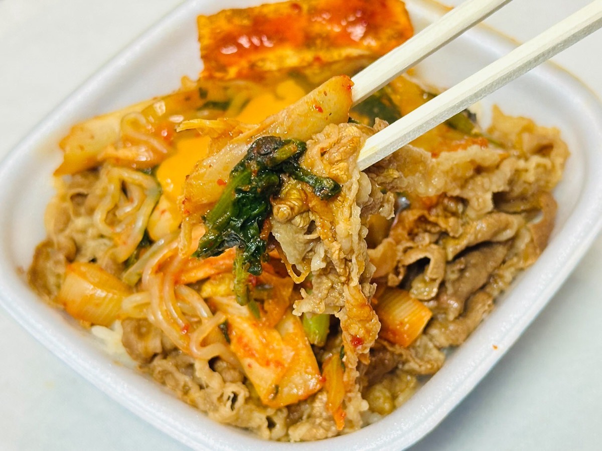 sukiya-umakara-gyusukidon-020.jpg すき家 月見辛旨すきやき牛丼 020.