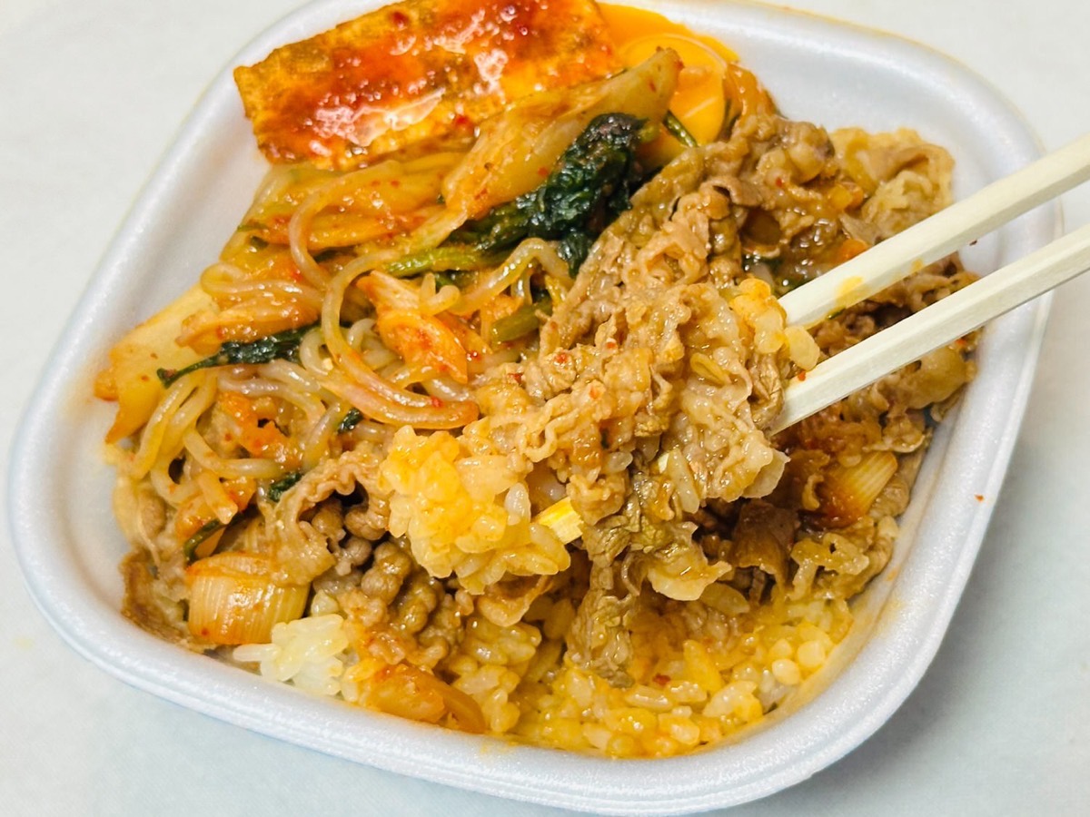 sukiya-umakara-gyusukidon-026.jpg すき家 月見辛旨すきやき牛丼 026.